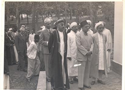 His Highness Sultan Sayyid Sir Khalifa II bin Harub, Sultan of Zanzibar's delegation during H.H.'s tour of the Makerere University Mosque on 30th April 1954.