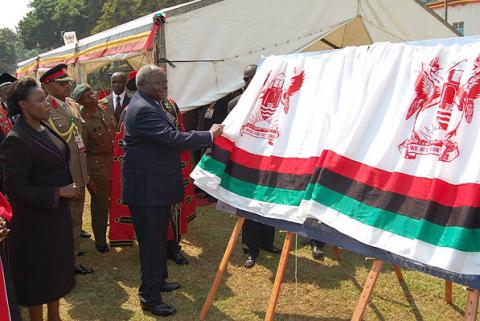 Presidents Mwai Kibaki of Kenya (L) and Yoweri Kaguta Museveni of Uganda (R) unveil the plaque symbolizing the Launch of Constituent Colleges on 24th January 2012, Makerere University, Kampala Uganda.