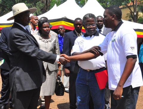 Assoc. Prof. S.S. Tickodri Togboa, Executive Director, CRTT, (2nd R) introduces Eng. P.I. Musasizi, Director Engineering, CRTT to President Museveni shortly before he chauffeured him in the Kiira EV, 24th November 2011, Makerere University, Kampala Uganda.