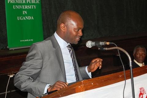 Mr. Andrew Mwenda-Managing Director,The Independent, poses his question during President Thabo Mbeki's Public Q&A session on 19th January 2012, Makerere University, Kampala Uganda.