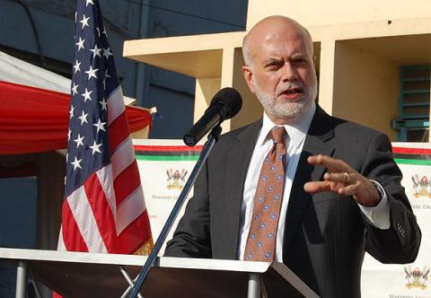 U.S. Ambassador Scott DeLisi the Chief Guest at the SMC Launch addresses the audience on 11th December 2012, Makerere University Hospital, Kampala Uganda.